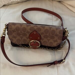Coach Beat Clutch Crossbody in Signature Canvas